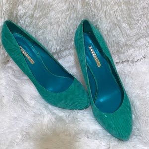 BCBGeneration Teal pumps size 10